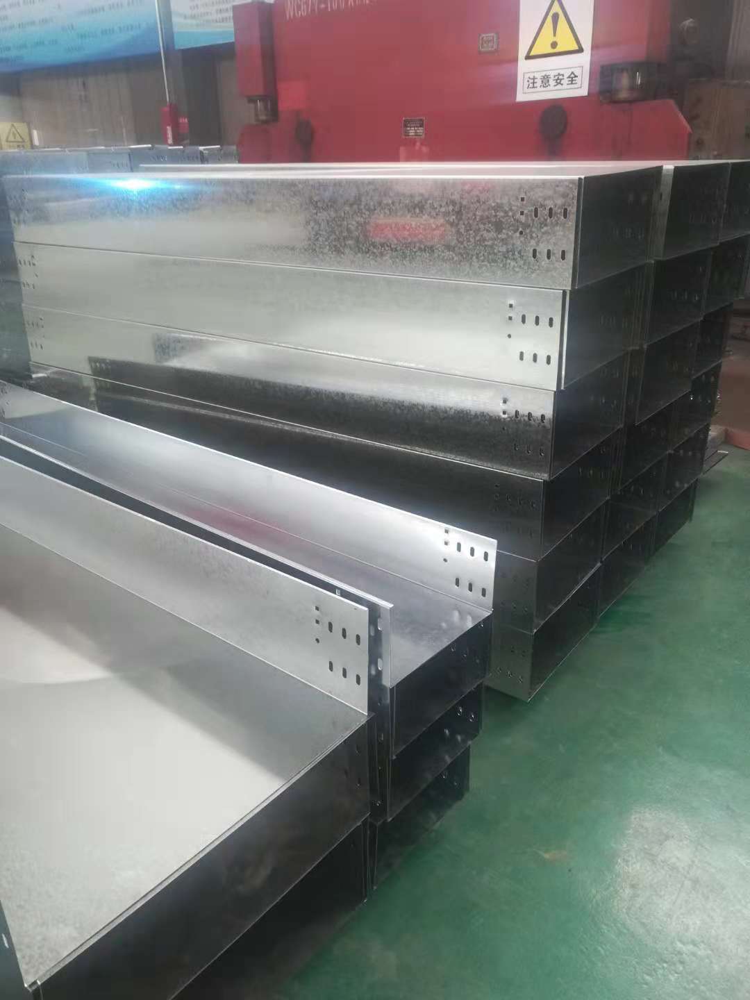 大跨距電纜橋架6 大跨距電纜橋架6